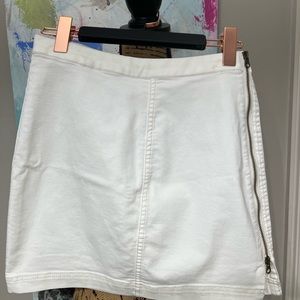 Free People white skirt; front full side zip Size 10💋
